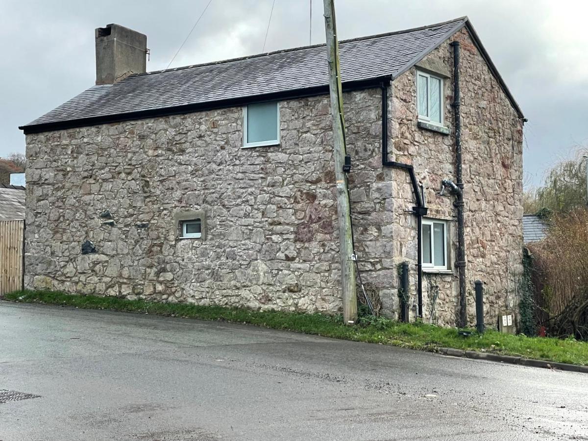Sarn Y Mynach - Traditional Welsh Holiday home *